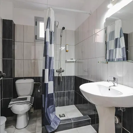 Nefelis Pensionat Himare