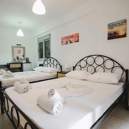 Nefelis Pensionat Himare